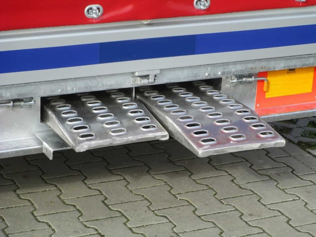 CRAFTMAX®-3500-Tridem-Fahrzeugtransporter-hydraulisch-kippbar-ALU-Bordwand-Hochplane-9