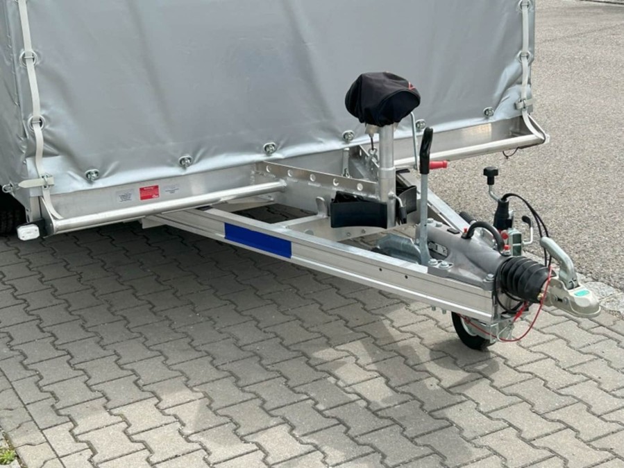 CRAFTMAX-Autotransporter-3500-Tridem-Alurahmen-kippbar-5.20x2.10x0.40m-Alupaneelboden-Seilwinde-Aluauffahrschienen-LED-Hochplane