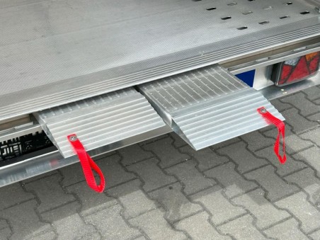CRAFTMAX-Autotransporter-3500-Tridem-Alurahmen-kippbar-5.20x2.10x0.40m-Alupaneelboden-Seilwinde-Aluauffahrschienen-LED-Hochplane