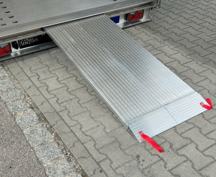 CRAFTMAX-Autotransporter-3500-Tridem-Alurahmen-kippbar-5.20x2.10x0.40m-Alupaneelboden-Seilwinde-Aluauffahrschienen-LED-Hochplane
