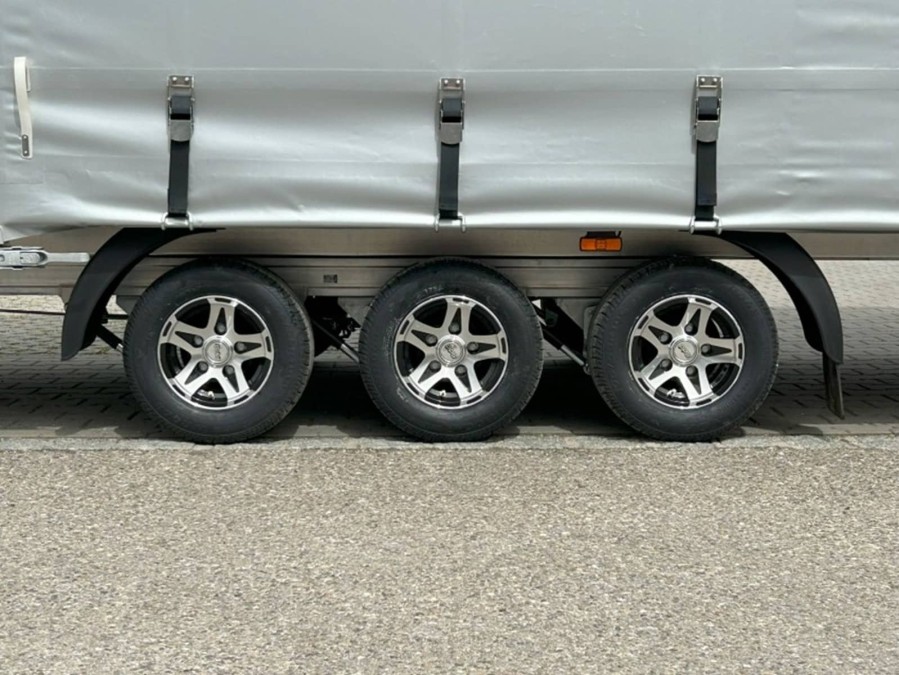 CRAFTMAX-Autotransporter-3500-Tridem-Alurahmen-kippbar-5.20x2.10x0.40m-Alupaneelboden-Seilwinde-Aluauffahrschienen-LED-Hochplane