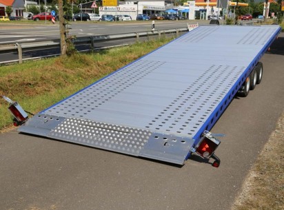 3500-Tridem-Autotrailer-geschlossener-Alupaneelboden-kippbar-6.55x2.05m-Seilwinde-LED-100-kmh-1 2