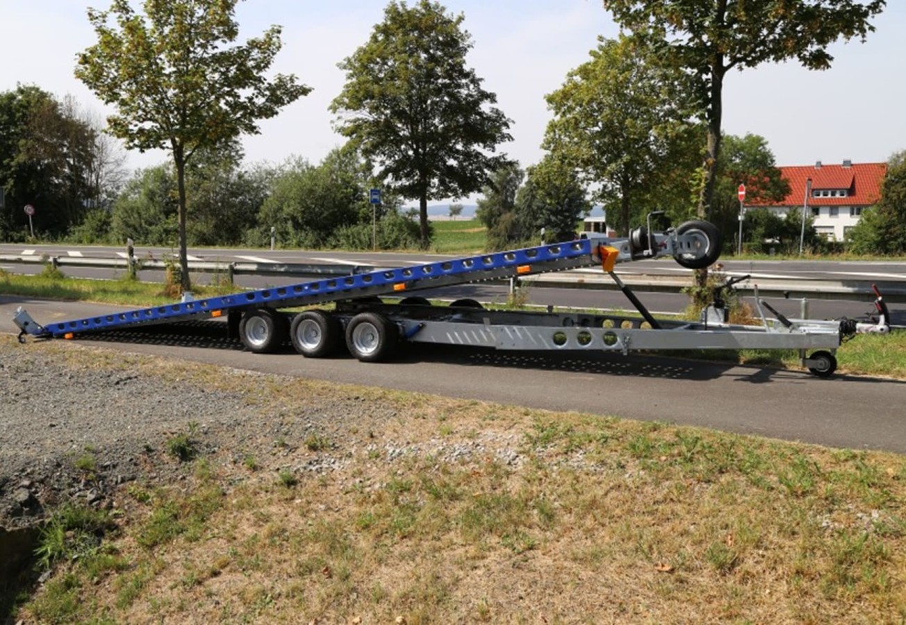 CRAFTMAX-3500-Tridem-Autotrailer-geschlossener-Alupaneelboden-kippbar-6.55x2.05m-Seilwinde-LED-3