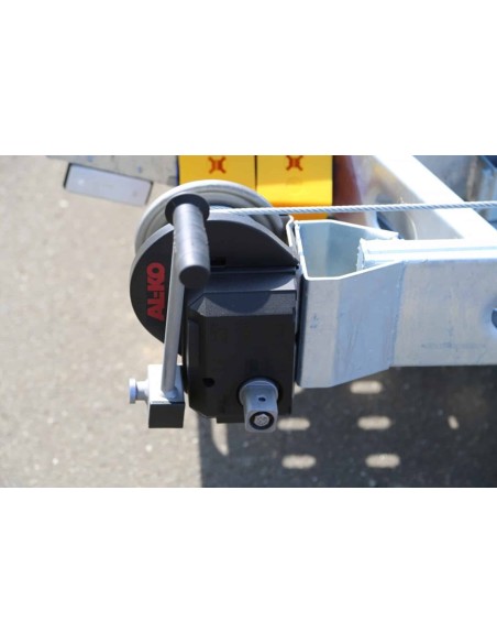 CRAFTMAX-3500-Tridem-Autotrailer-geschlossener-Alupaneelboden-kippbar-6.55x2.05m-Seilwinde-LED-9