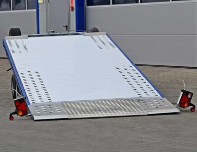 3000-Tridem-Autotrailer-geschlossener-Alupaneelboden-kippbar-4.6x2.03m-Seilwinde-LED-100-kmh-1 2