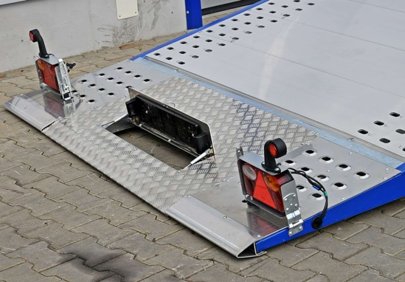 CRAFTMAX-3000-Tandem-Autotrailer-geschlossener-Alupaneelboden-kippbar-4.60x2.03m-Seilwinde-LED-16