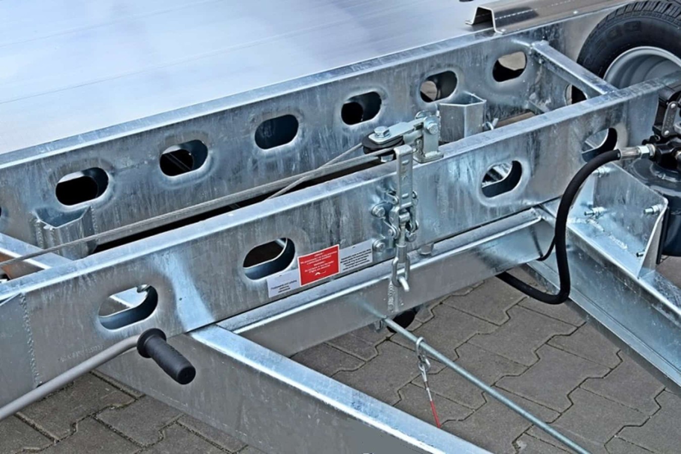 CRAFTMAX-3000-Tandem-Autotrailer-geschlossener-Alupaneelboden-kippbar-4.60x2.03m-Seilwinde-LED-17