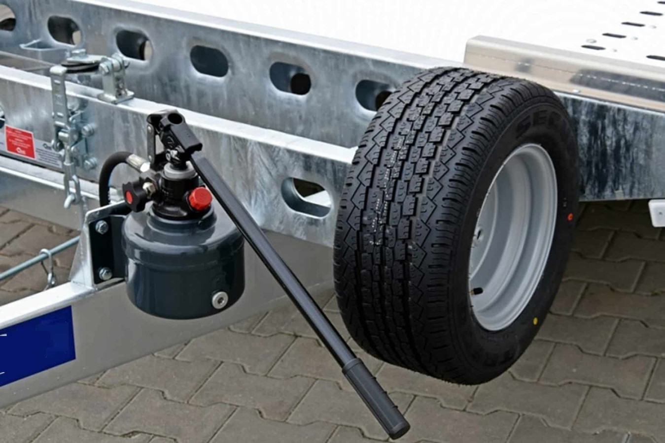 CRAFTMAX-3000-Tandem-Autotrailer-geschlossener-Alupaneelboden-kippbar-4.60x2.03m-Seilwinde-LED-11