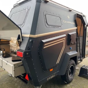 CAMPPASS®-CR-OFF-ROAD-DARKNESS-Camping-Anhaenger-mit-Aufstelldach-Bett-Kueche-BadWC-Solar-Paket-3 2