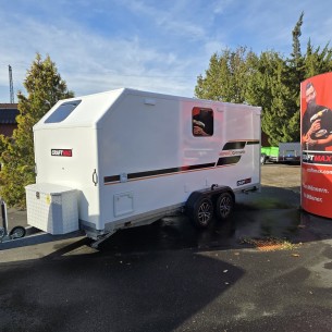 CRAFTMAX®-SPEEDCARAVAN®-full-Options-2700-Tandem-5.00x2.00x2.00m-ThermoSandwich-mit-Bett-Kueche-Sanitaerbereich-Ladebordwand-100