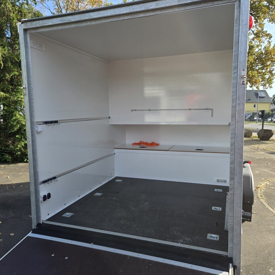 CRAFTMAX®-SPEEDCARAVAN®-full-Options-2700-Tandem-5.00x2.00x2.00m-ThermoSandwich-mit-Bett-Kueche-Sanitaerbereich-Ladebordwand-100