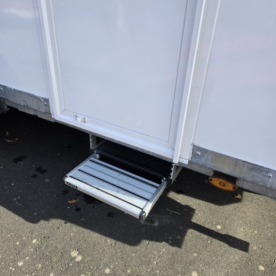 CRAFTMAX®-SPEEDCARAVAN®-full-Options-2700-Tandem-5.00x2.00x2.00m-ThermoSandwich-mit-Bett-Kueche-Sanitaerbereich-Ladebordwand-100