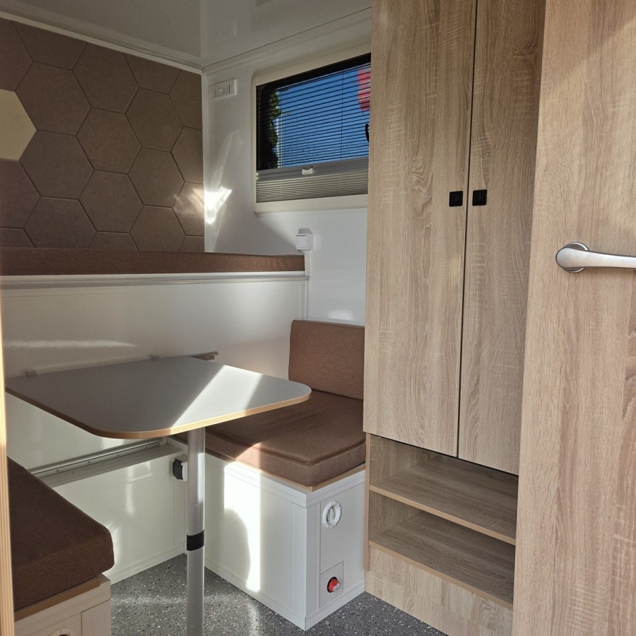 CRAFTMAX®-SPEEDCARAVAN®-full-Options-2700-Tandem-5.00x2.00x2.00m-ThermoSandwich-mit-Bett-Kueche-Sanitaerbereich-Ladebordwand-100