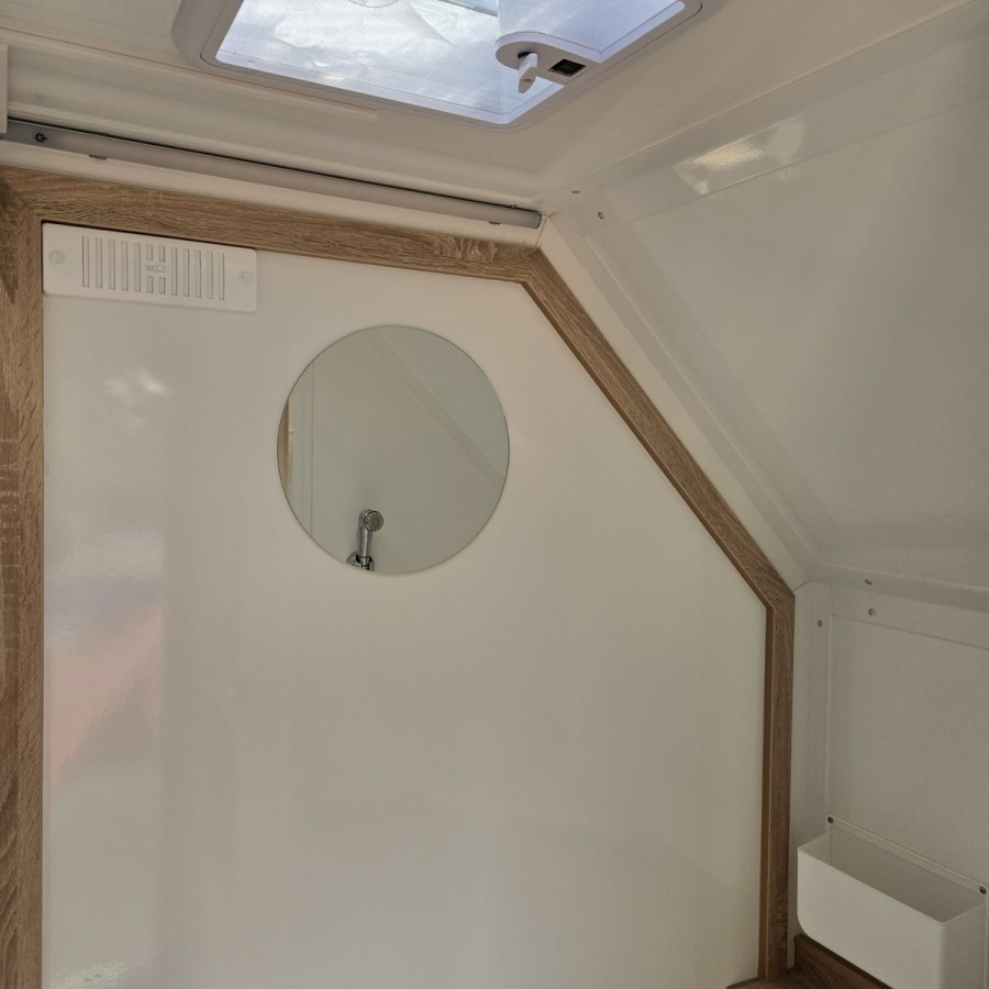 CRAFTMAX®-SPEEDCARAVAN®-full-Options-2700-Tandem-5.00x2.00x2.00m-ThermoSandwich-mit-Bett-Kueche-Sanitaerbereich-Ladebordwand-100
