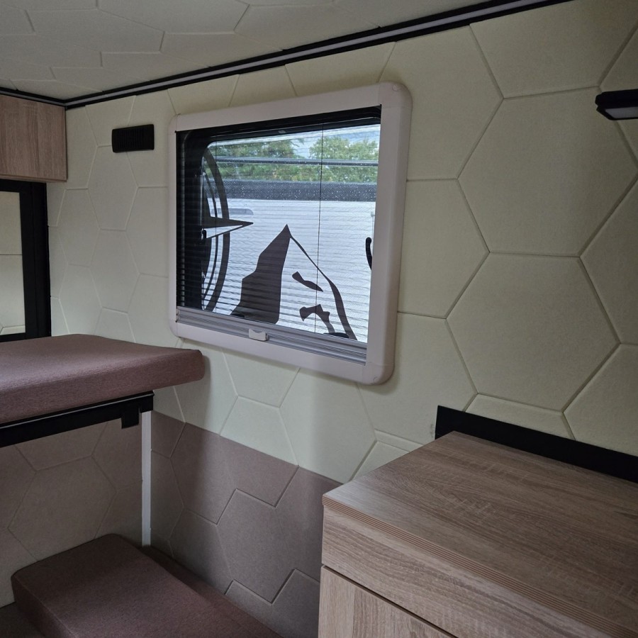 CRAFTMAX-BLACK-ROCK-Offroad-Camping-2700kg-Tandem-Einzelradaufhaenungung-full-Options-21