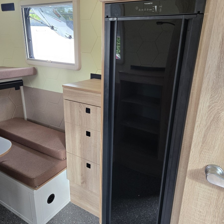 CRAFTMAX-BLACK-ROCK-Offroad-Camping-2700kg-Tandem-Einzelradaufhaenungung-full-Options-25