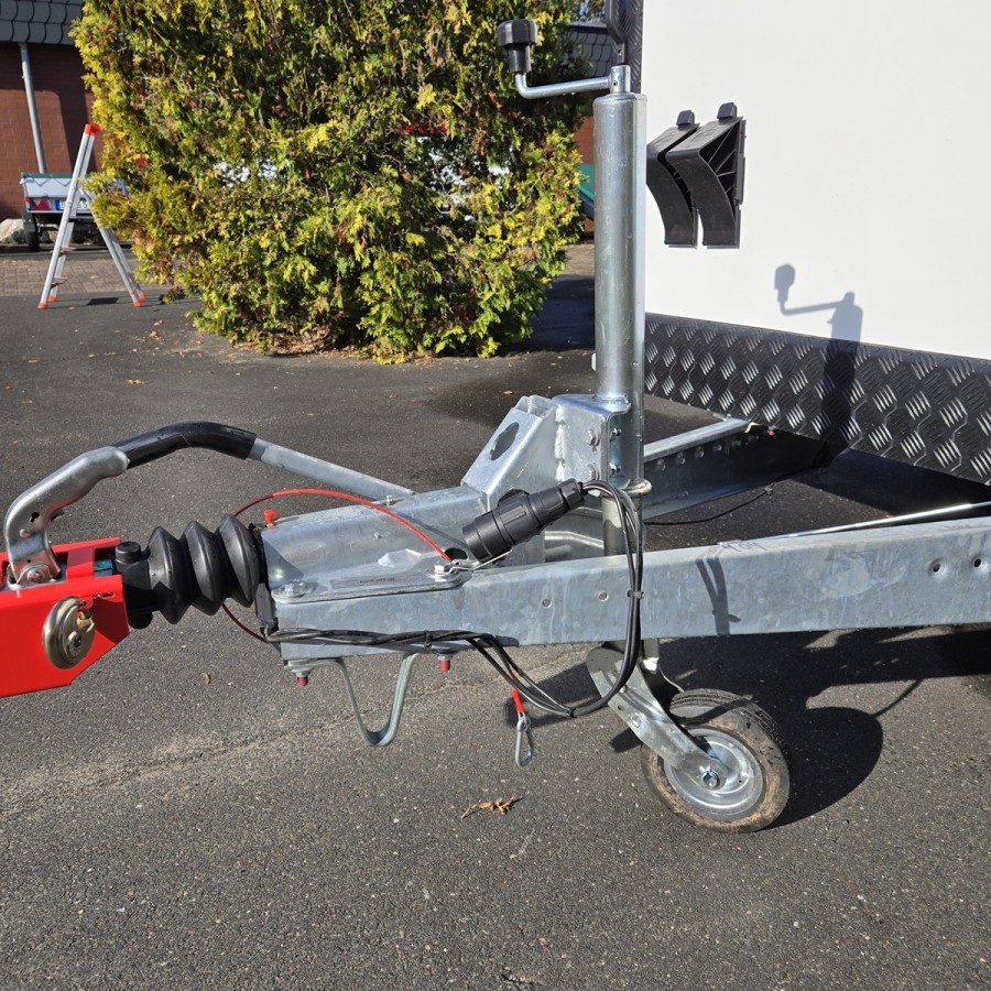 OffRoad®-1300-Speedcaravan-CROSS-3.00x1.46x1.90m-mit-Kueche-Bett-Fenster-Tuer-Dachtraeger-Ladebordwand-100kmh-5