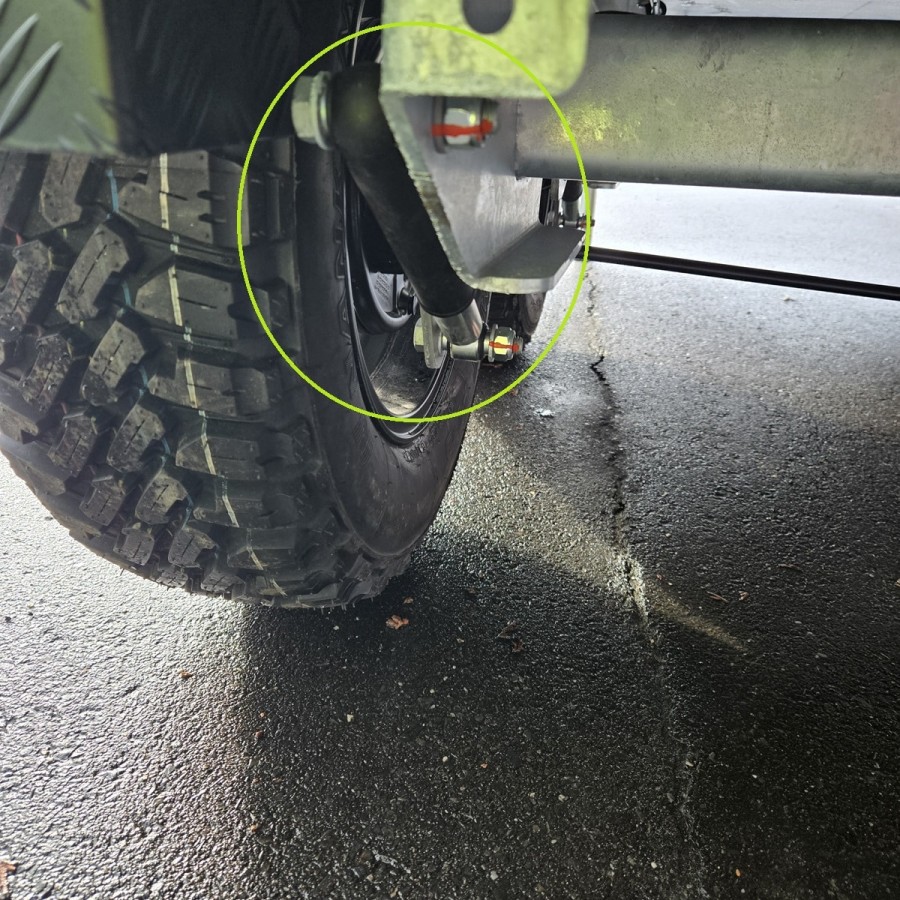 OffRoad®-1300-Speedcaravan-CROSS-3.00x1.46x1.90m-mit-Kueche-Bett-Fenster-Tuer-Dachtraeger-Ladebordwand-100kmh-9