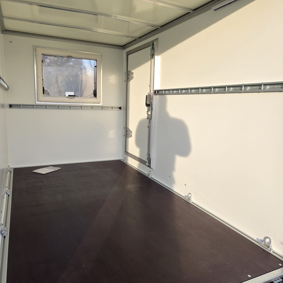 CRAFTMAX-750-MicroCamp-gebremst-Ladebordwand-Fenster-Seitentuer-100kmh-9