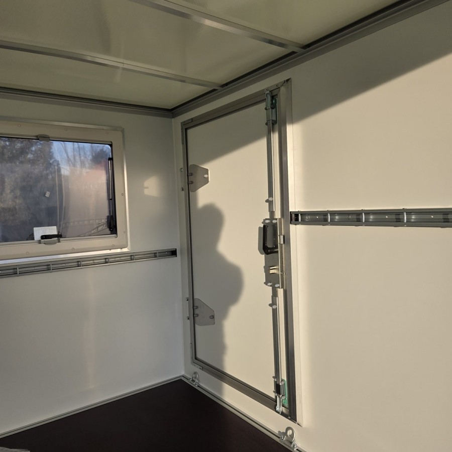 CRAFTMAX-750-MicroCamp-gebremst-Ladebordwand-Fenster-Seitentuer-100kmh-7