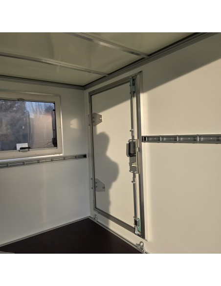 CRAFTMAX-750-MicroCamp-gebremst-Ladebordwand-Fenster-Seitentuer-100kmh-7