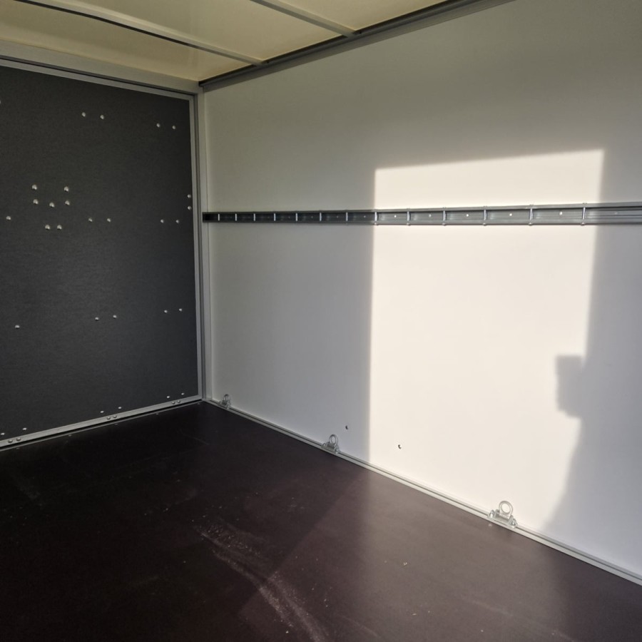 CRAFTMAX-750-MicroCamp-gebremst-Ladebordwand-Fenster-Seitentuer-100kmh-6
