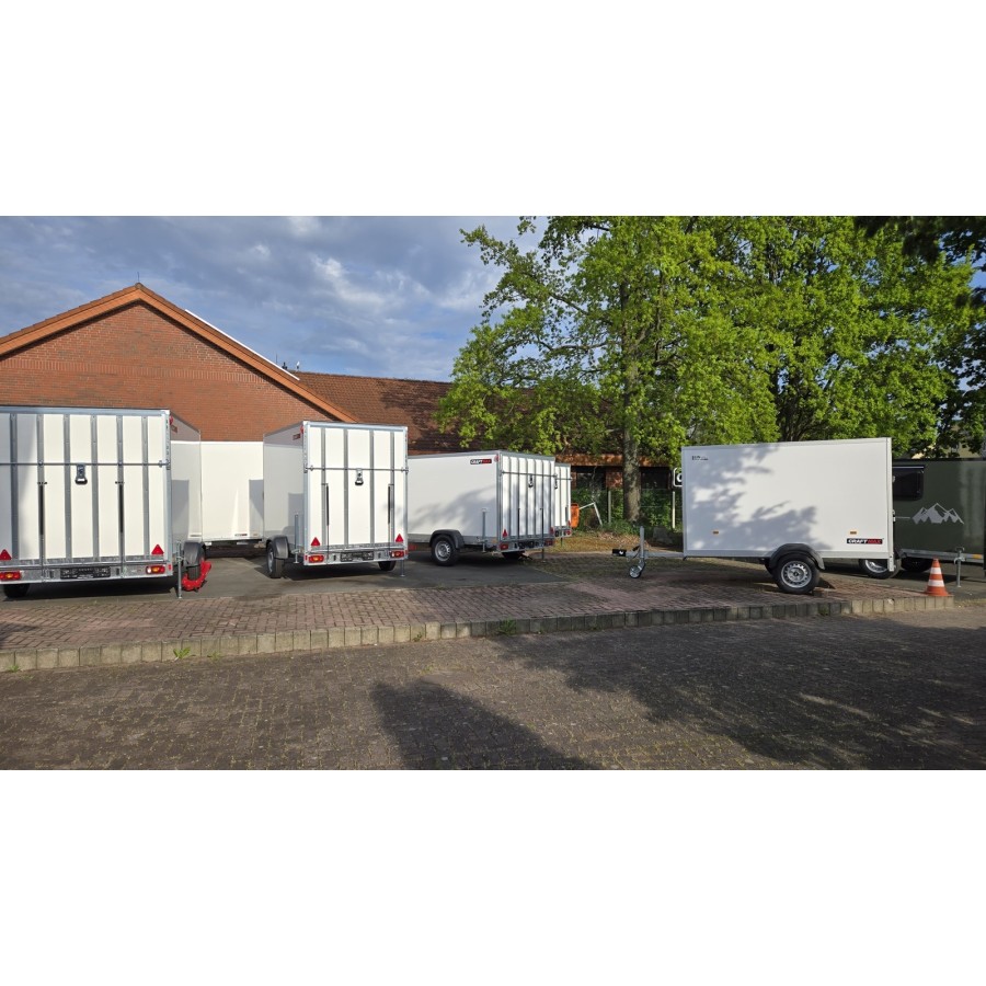 CRAFTMAX-750-Kofferanhaenger-mit-Rampe-2.55×1.42×1.53m-Unique-Sandwichpanele-ungebremst-100kmh-7