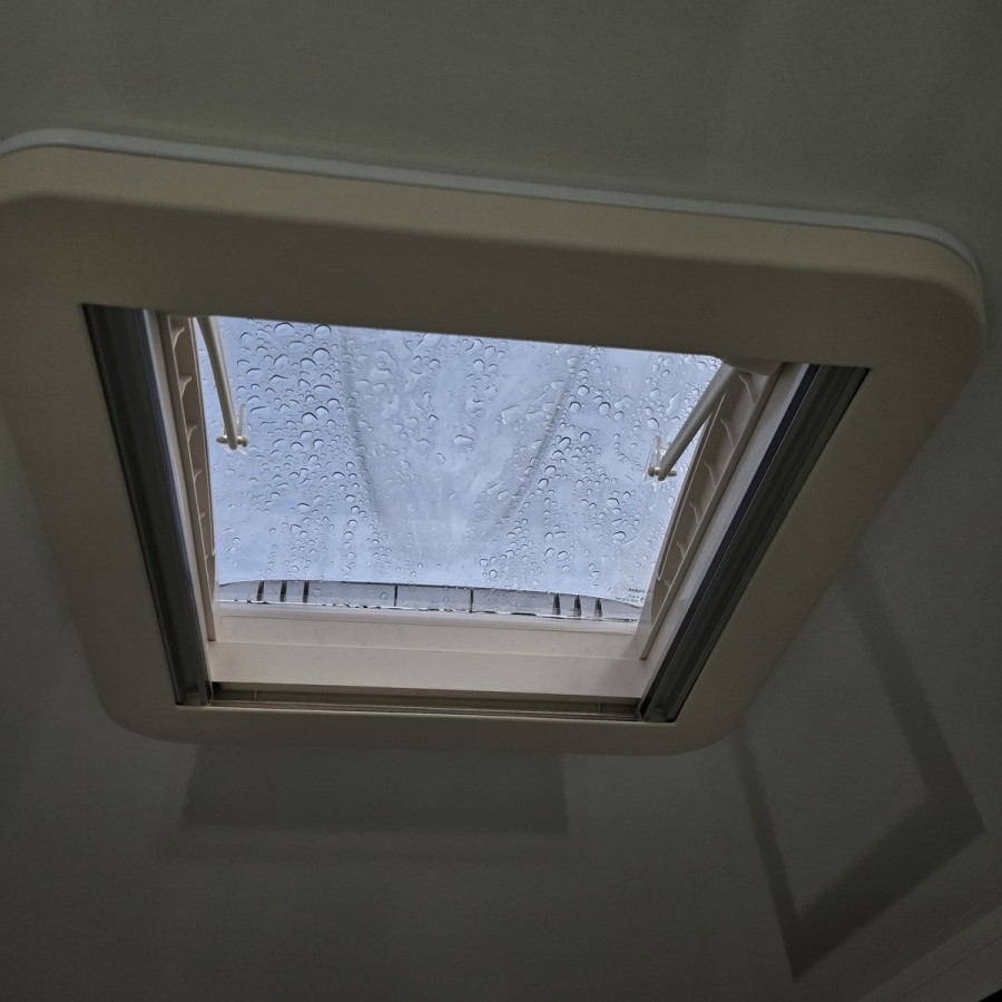 CRAFTMAX-1300-Offroad-Koffer-Heckrampe-Dach-Heki-Frontfenster-Deichselbox-10