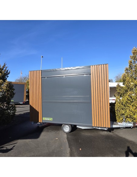 Verkaufsanhaenger-1350-mit-2-Verkaufsklappen-3.50x2.00x2.20m-ThermoSandwich-Einbaumoebel-Spuele-E-Anschluss-Holzdekor-100kmh-2