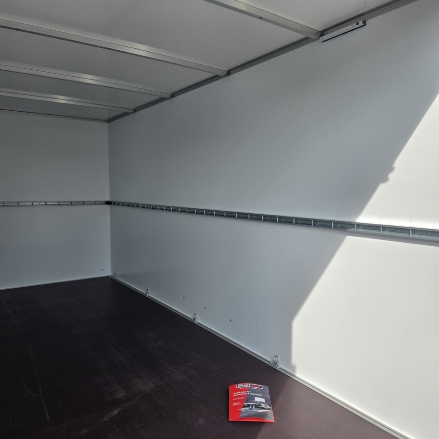 CRAFTMAX-2600-Tandem-Kofferanhaenger-Doppeltuer-4.26×1.75×1.94m-Unique-Sandwich-GFK-Oberflaeche-Innenleuchte-Stuetzen-100kmh-10