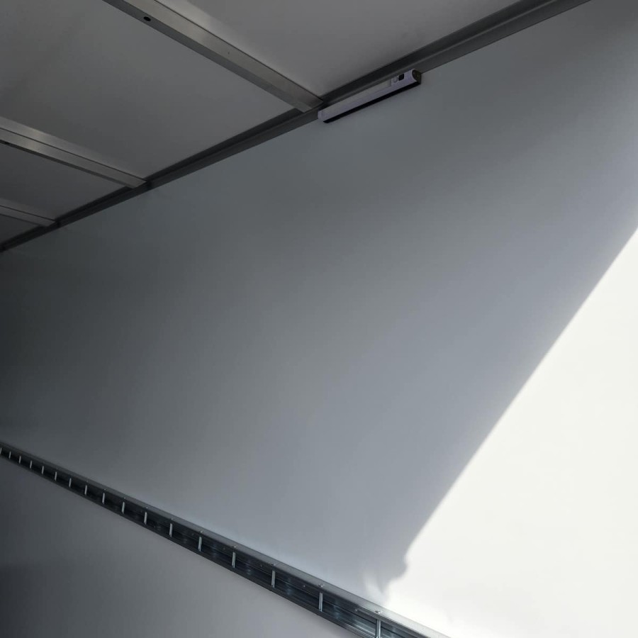CRAFTMAX-2600-Tandem-Kofferanhaenger-Doppeltuer-4.26×1.75×1.94m-Unique-Sandwich-GFK-Oberflaeche-Innenleuchte-Stuetzen-100kmh-9