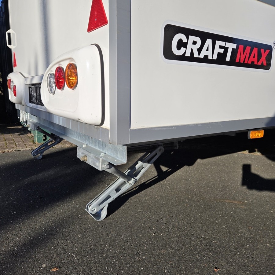 Verkaufsanhaenger-2000-XXL-Tandem-Foodtrailer-5.20x2.00x2.30m-zwei-Verkaufsklappen-folierbare-GFK-Aussenwand-4-Kurbel-Stuetzen-g