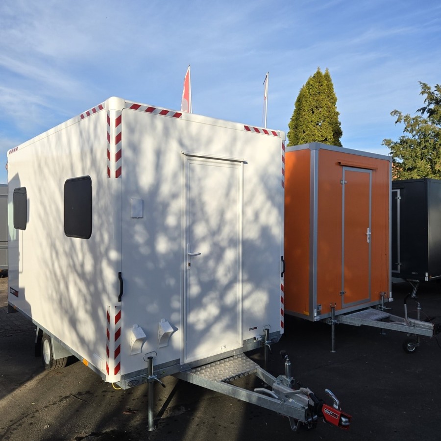 Bauwagen-1300-Diamantline-3.70x2.10x2.30m-ThermoSandwich-mit-3-Fenster-Tuer-Elektroinstallation-Moebel-4-Stuetzen-6