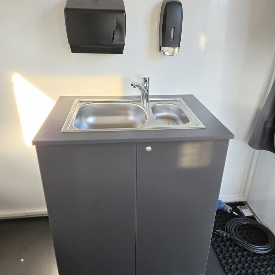 Bauwagen-1300-Diamantline-3.70x2.10x2.30m-ThermoSandwich-mit-3-Fenster-Tuer-Elektroinstallation-Moebel-4-Stuetzen-17