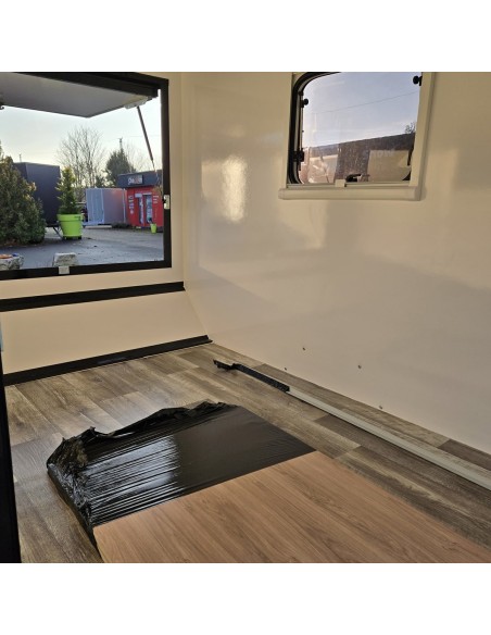 CRAFTMAX-OffRoad-Mini-Campinganhaenger-1000kg-ohne-Zwischenwand-mit-geschlossener-Heckklappe-Tuer-2-Fenster-100kmh-7