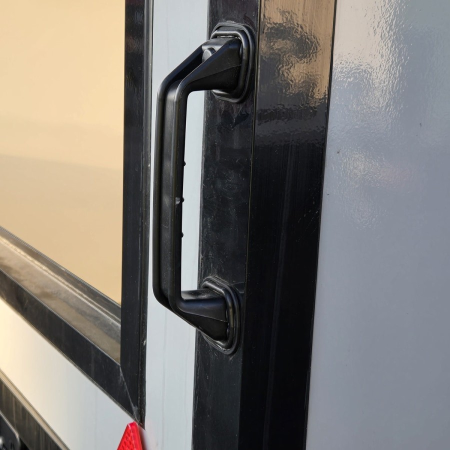CRAFTMAX-BLACK-BROTHER-EXP-1-10-Extreme-OffRoad-Caravan-Heckklappe-Tuer-2-Fenster-2-Dachtraeger-variable-Innen-Trennwand-MT-Reif