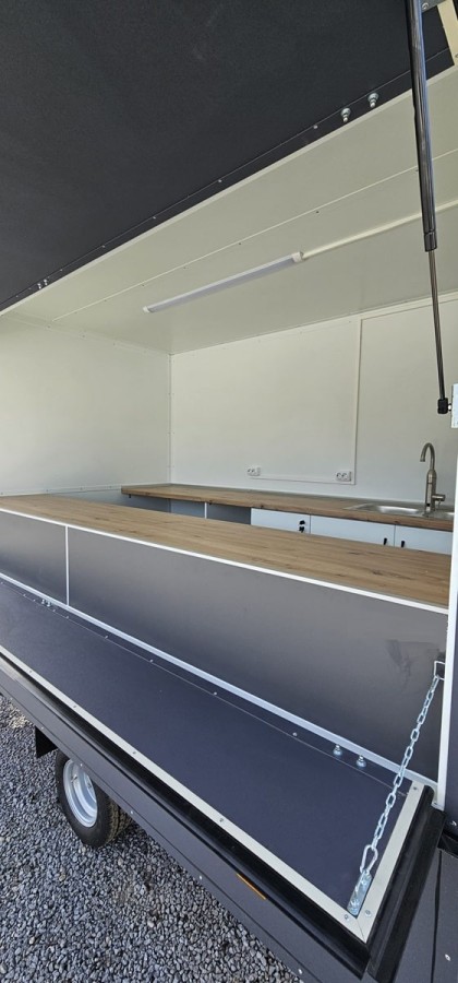 Verkaufsanhaenger-750-ThermoSandwich-2.90x1.90x2.12m-Moebel-Waschbecken-Durchlauferhitzer-Elektroeinspeisung-2