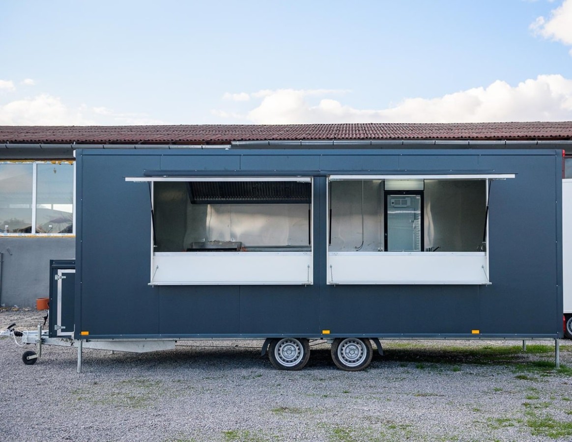 Verkaufsanhaenger-Tandem-2700-Edelstahl-Gastro-voll-ausgestattet-5.90x1.90x2.12m-2-Verkaufsklappen-1