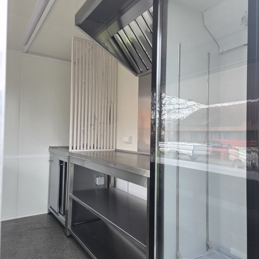 Verkaufsanhaenger-Foodtrailer-750-3.00x2.00x2.20m-Thermo-Sandwichpanele-mit-hochwertiger-Einrichtung-5