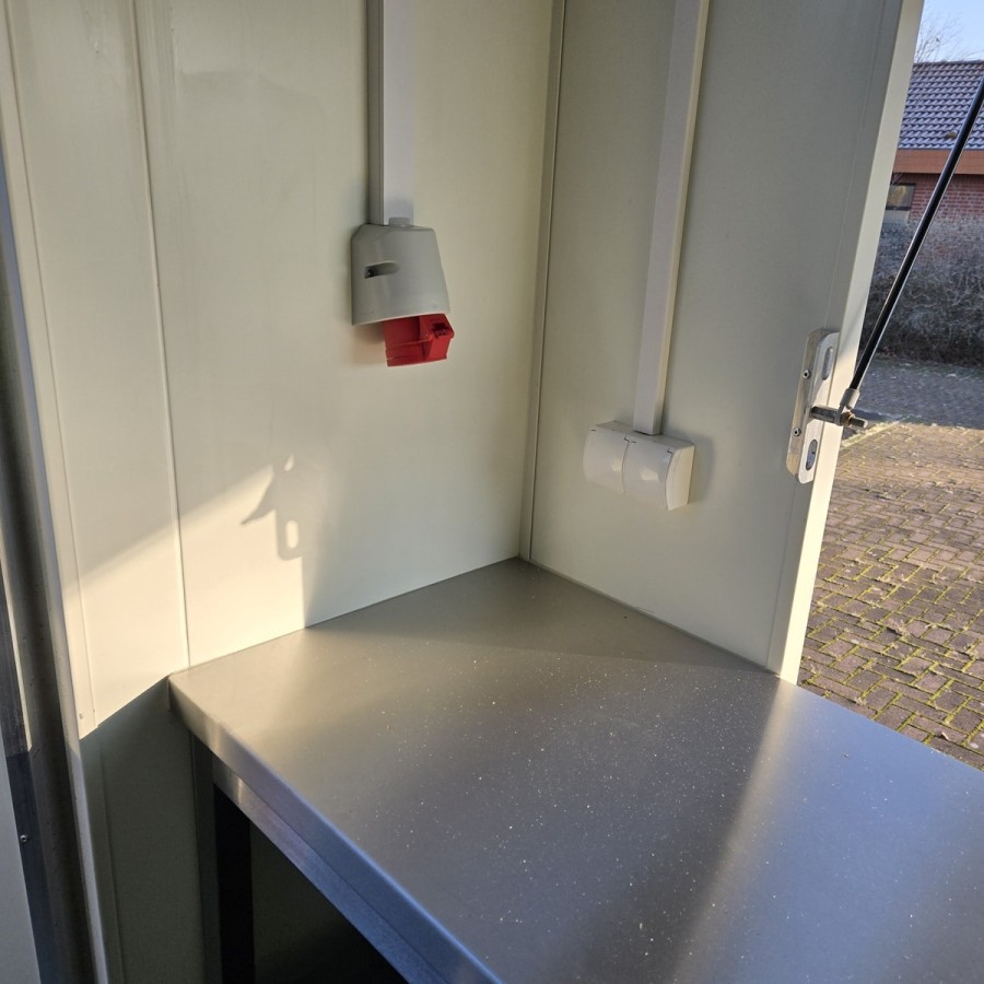 Verkaufsanhaenger-Foodtrailer-750-3.00x2.00x2.20m-Thermo-Sandwichpanele-mit-hochwertiger-Einrichtung-Deichsel-abnehmbar-4
