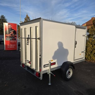 UNSINN-UKU-251415-7-13-Kofferanhaenger-750kg-ungebremst-2.55×1.42x1.53m-Unique-Sandwichpanele-Rampe-Tuer-Fenster-1 2