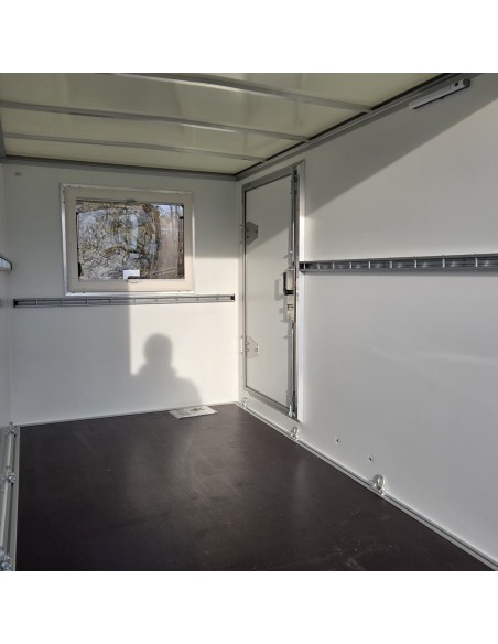 UNSINN-UKU-251415-7-13-Kofferanhaenger-750kg-ungebremst-2.55×1.42x1.53m-Unique-Sandwichpanele-Rampe-Tuer-Fenster-4