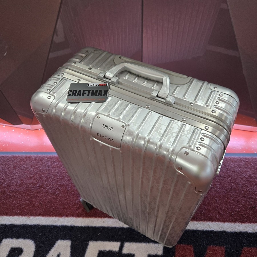 DIOR-AND-RIMOWA®-Grosser-4-Rad-Koffer-Aluminium-Limited-Edition-2024-Dior-Oblique-Silber-1