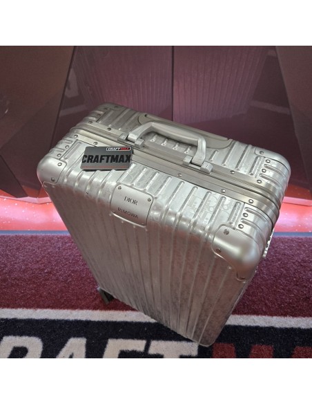 DIOR-AND-RIMOWA®-Grosser-4-Rad-Koffer-Aluminium-Limited-Edition-2024-Dior-Oblique-Silber-1