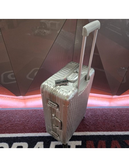 DIOR-AND-RIMOWA®-Grosser-4-Rad-Koffer-Aluminium-Limited-Edition-2024-Dior-Oblique-Silber-2