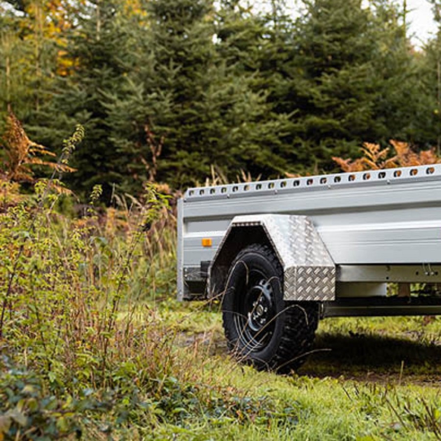 ALU-Aluminium-Kotfluegel-Riffelblech-fuer-Einachs-PKW-Anhaenger-14-15-Zoll-Raeder-silber-2
