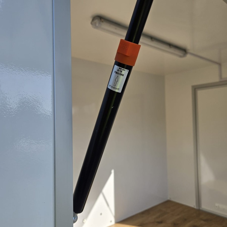 Verkaufsanhaenger-1300-ThermoSandwich-3.03x1.77x2.10m-Elektro-Paket-4-Stuetzen-seitliche-Verkaufsklappe-100kmh-3