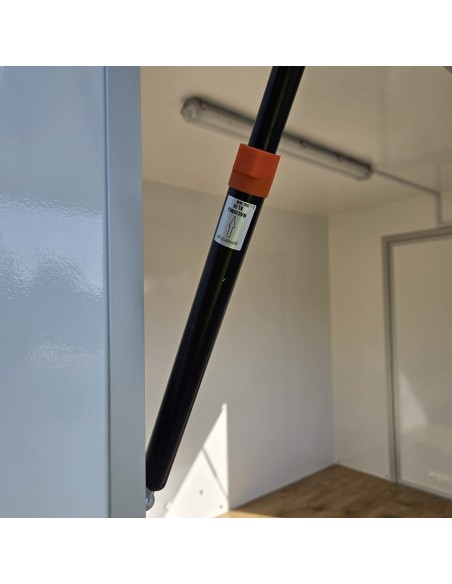 Verkaufsanhaenger-1300-ThermoSandwich-3.03x1.77x2.10m-Elektro-Paket-4-Stuetzen-seitliche-Verkaufsklappe-100kmh-3