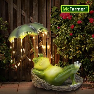McFARMER® Frosch im Garten mit Sonnenschirm, Solar LED Beleuchtung, Dekofigur massiv, wetterfest und farbbeständig - 17x15x14.5c